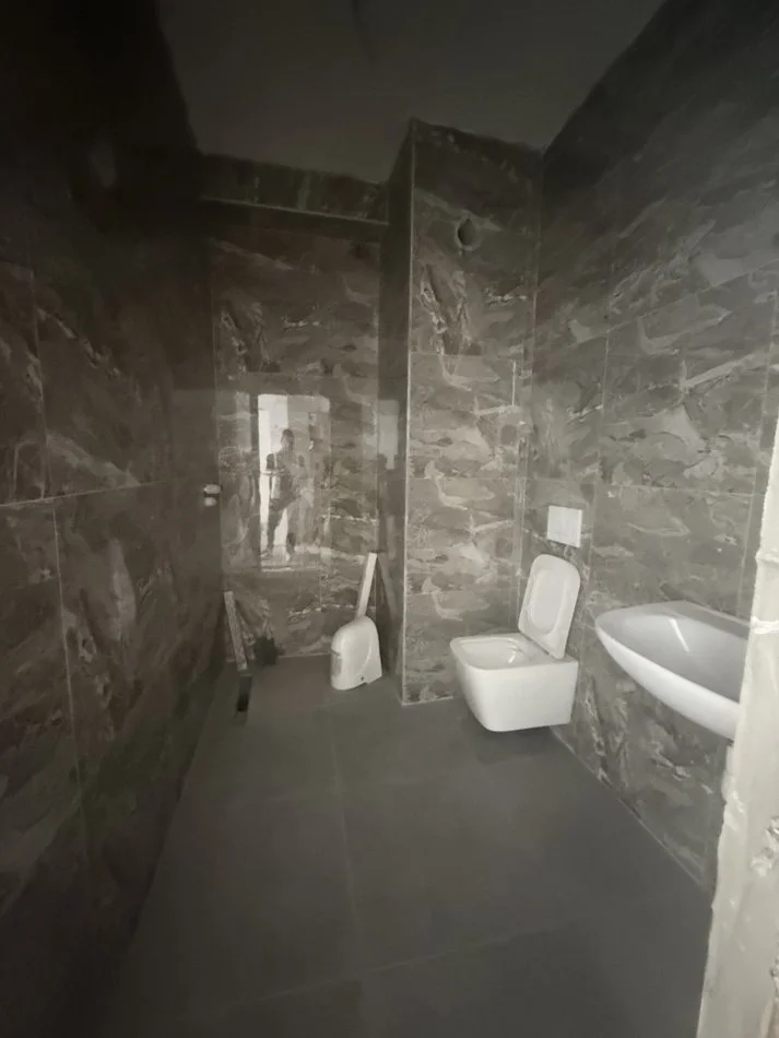 Tirane, jepet me qera zyre Kati 7, 60 m² 500 € 