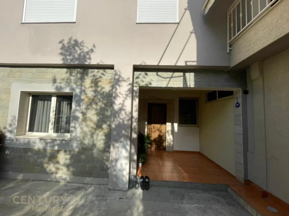Tirane, shitet apartament 2+1 Kati 1, 120 m² 120.000 € (Allias)