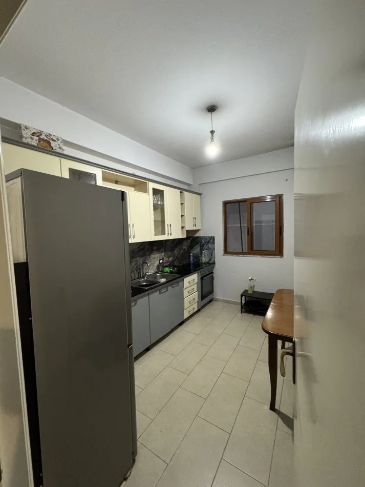 Tirane, jepet me qera apartament 2+1+Ballkon Kati 1, 100 m² 350 € (Sanatorium)