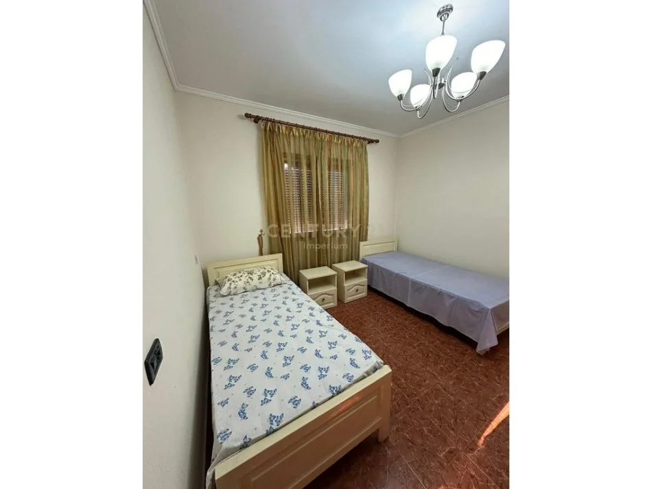 Tirane, jepet me qera apartament 2+1 Kati 2, 120 m² 450 € 