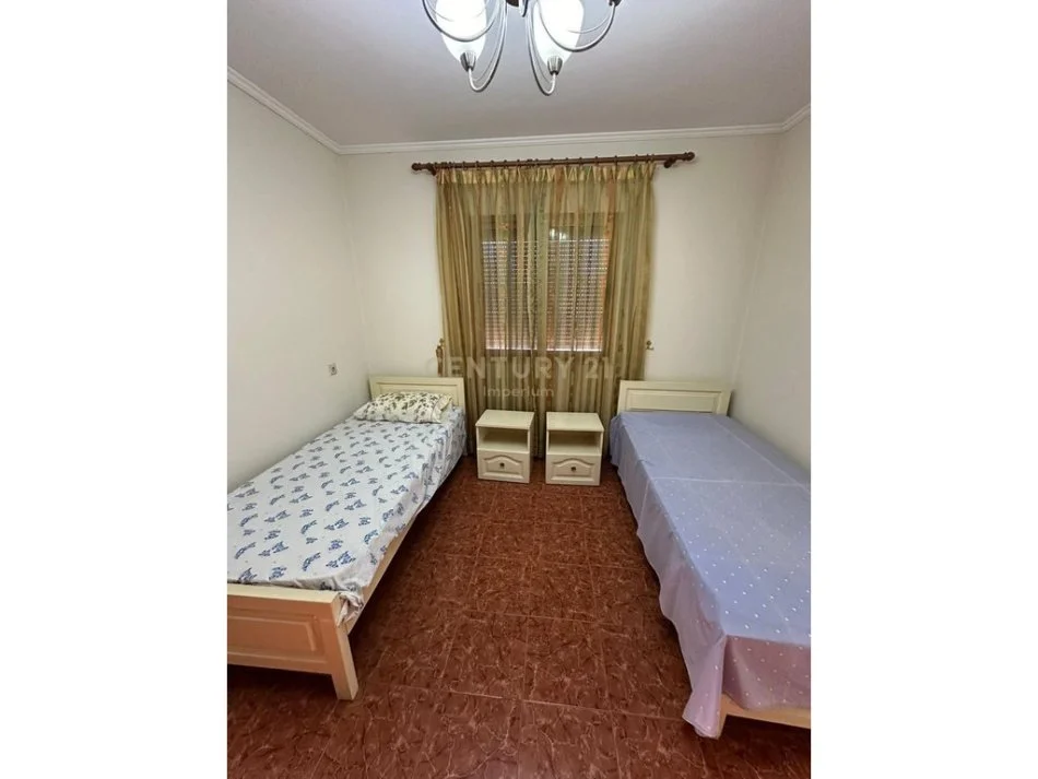 Tirane, jepet me qera apartament 2+1 Kati 2, 120 m² 450 € 
