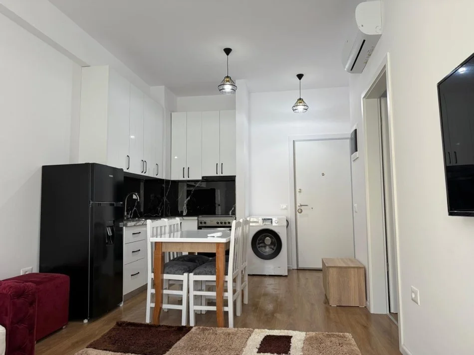Tirane, jepet me qera apartament 1+1 Kati 1, 55 m² 500 € (Mangalem Ali Dem)
