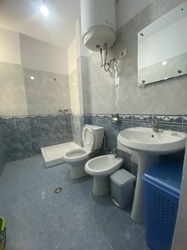 Tirane, jepet me qera apartament 1+1 Kati 2, 60 m² 500 € (Gjimnazi Partizani Selvia)