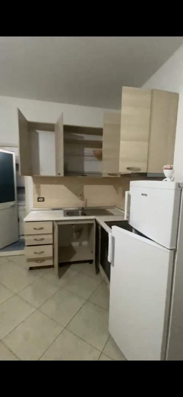 Tirane, jepet me qera garsonier 1+1 Kati 4, 50 m² 180 Euro (5 maji)