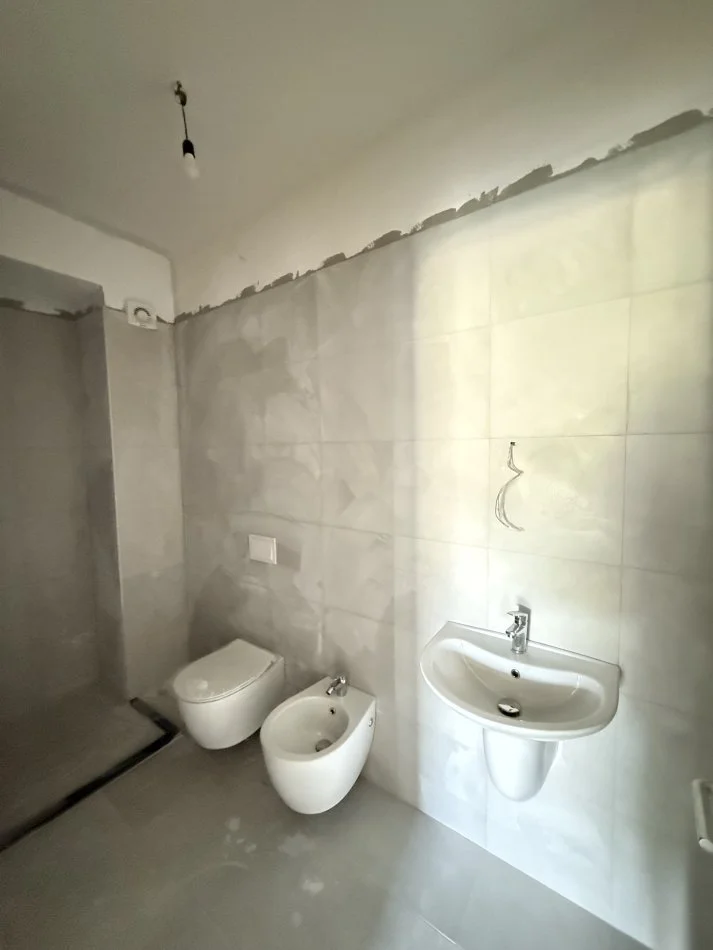 Tirane, shitet apartament 2+1+Ballkon , 95.3 m² 200.000 € (Rruga Kosovarve)