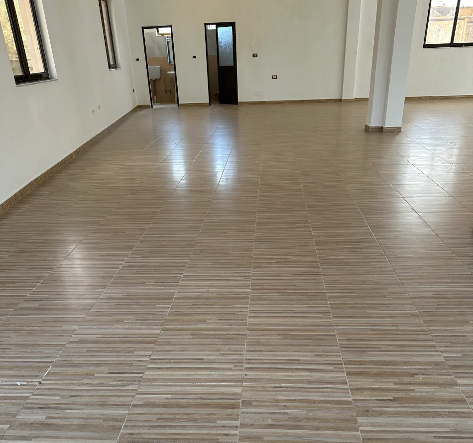 Tirane, jepet me qera ambjent biznesi Kati 0, 220 m² 1.000 € (Berzhite)