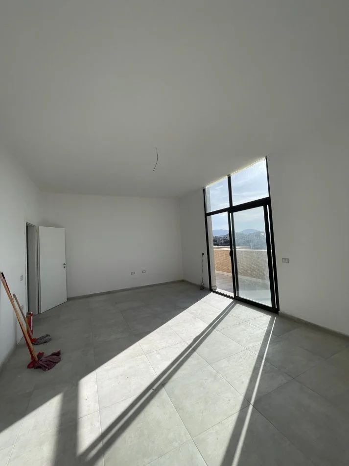 Tirane, shitet apartament 2+1+Ballkon Kati 5, 108 m² 135.000 € (Rruga ali shefqeti)