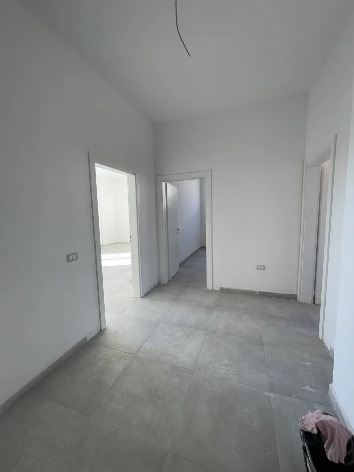 Tirane, shitet apartament 2+1+Ballkon Kati 5, 108 m² 135.000 € (Rruga ali shefqeti)
