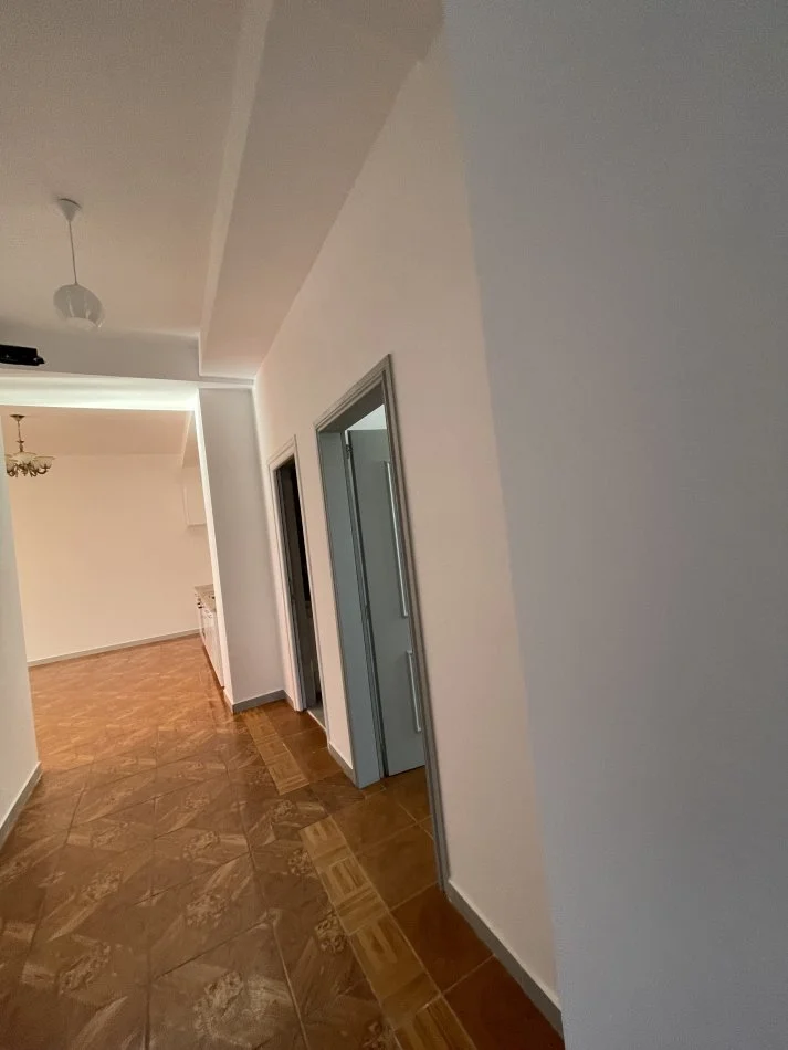 Tirane, jepet me qera apartament 2+1 Kati 1, 290 € 