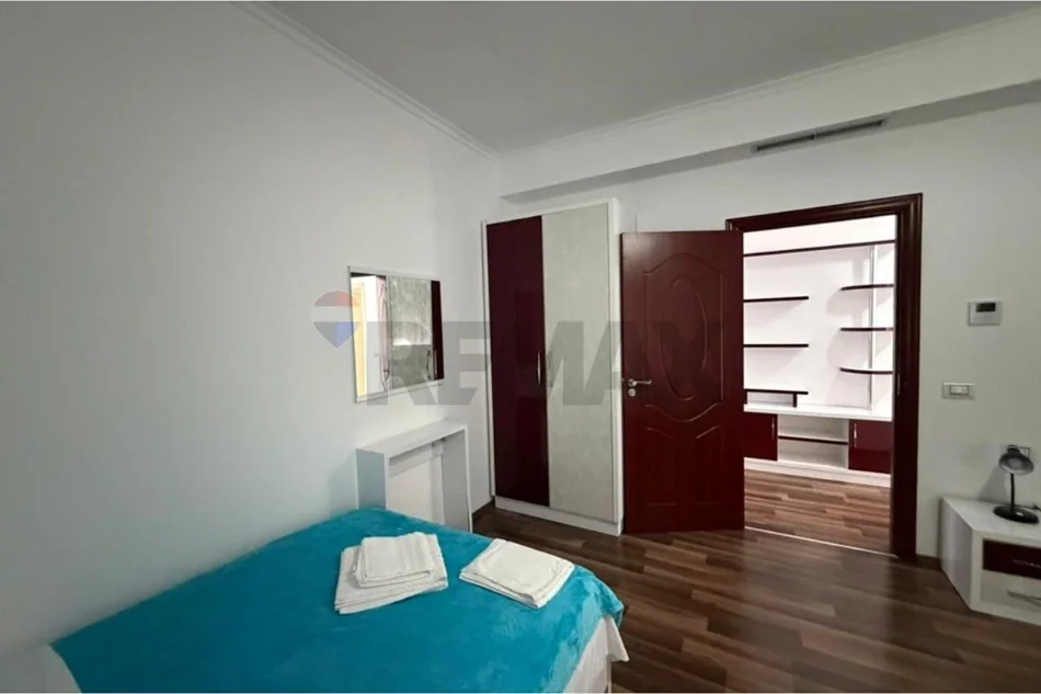 Tirane, shitet apartament 1+1 Kati 4, 88 m² 128.570 € (Farke)