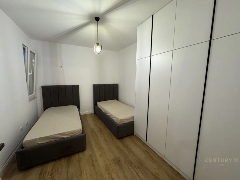 Tirane, jepet me qera apartament 2+1 Kati 2, 90 m² 650 €
