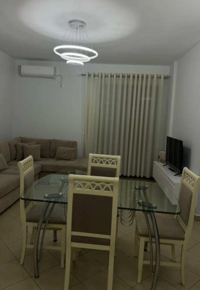 Tirane, jepet me qera apartament 1+1 Kati 3, 70 m² 520 € (Rruga Bill Klinton)
