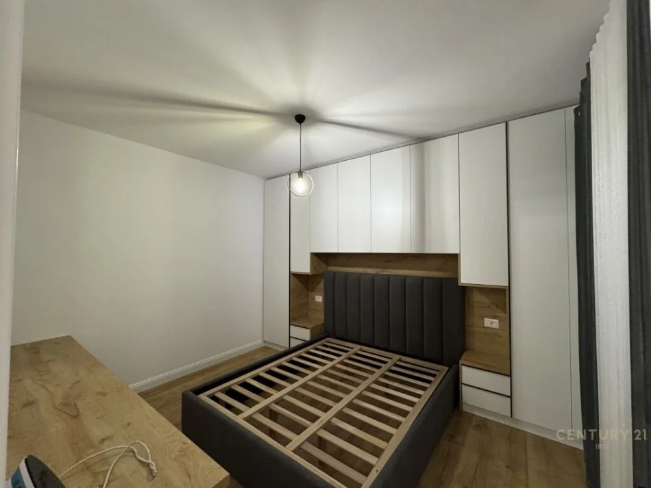 Tirane, jepet me qera apartament 2+1 Kati 2, 90 m² 650 €