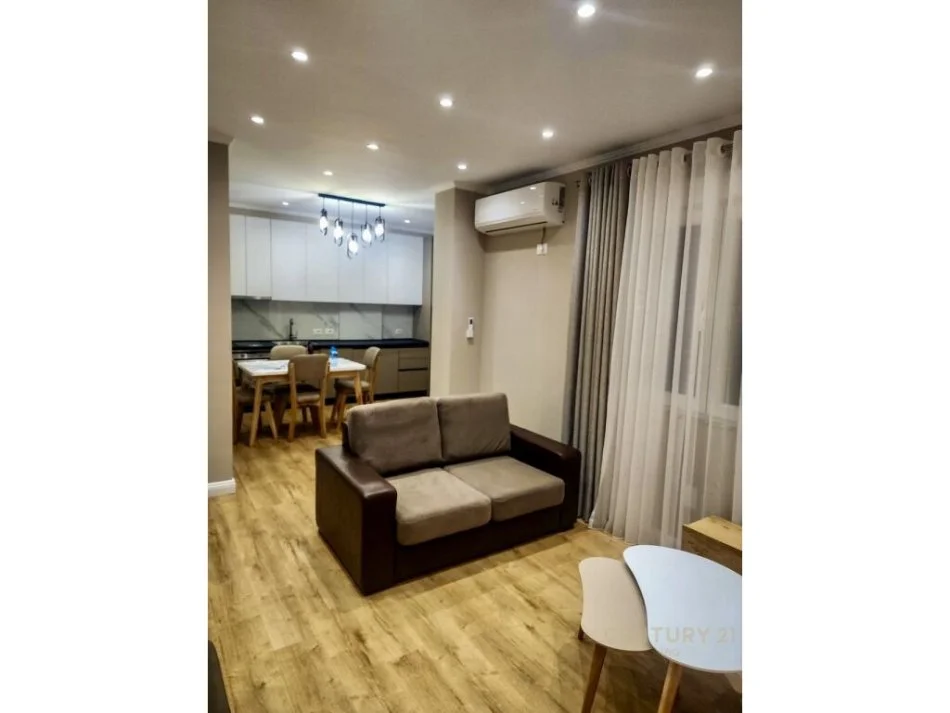 Tirane, jepet me qera apartament 2+1 Kati 2, 90 m² 650 €
