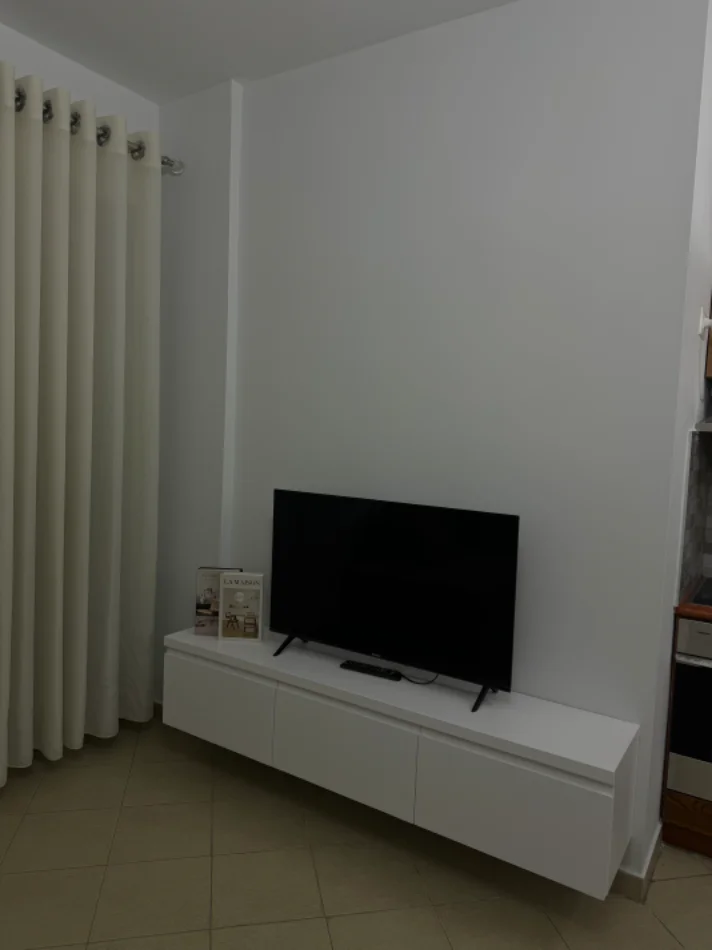 Tirane, jepet me qera apartament 1+1 Kati 3, 70 m² 520 € (Bill Klinton)