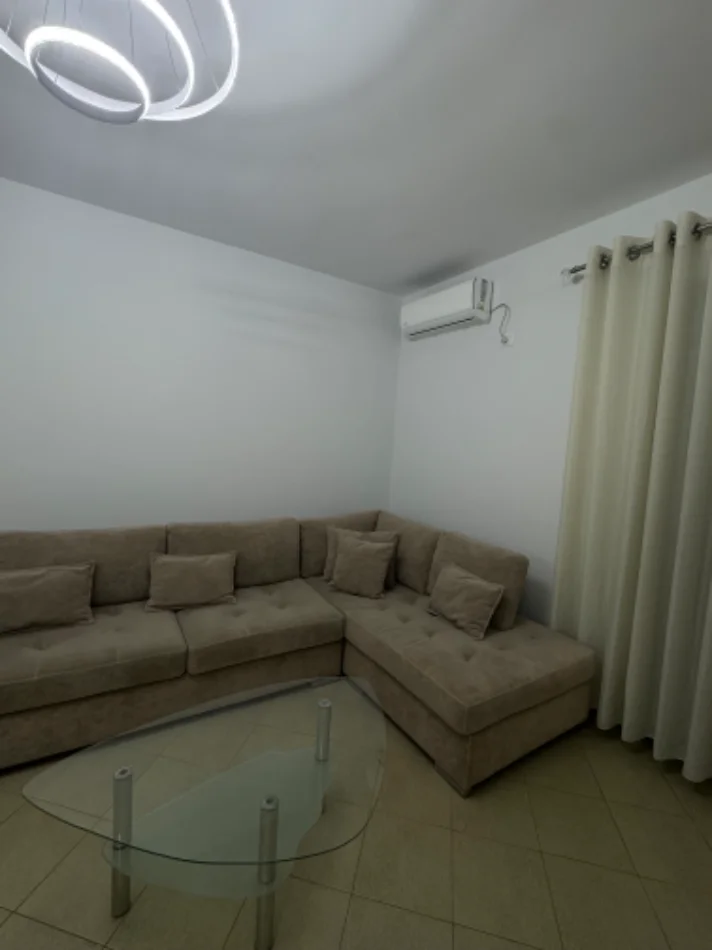 Tirane, jepet me qera apartament 1+1 Kati 3, 70 m² 520 € (Bill Klinton)