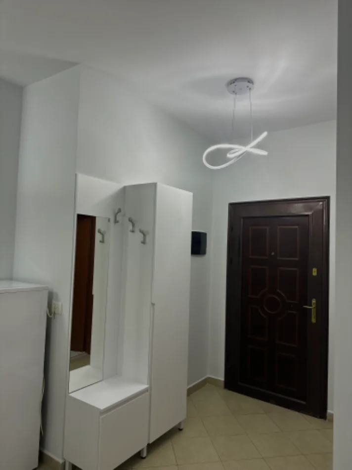 Tirane, jepet me qera apartament 1+1 Kati 3, 70 m² 520 € (Rruga Bill Klinton)