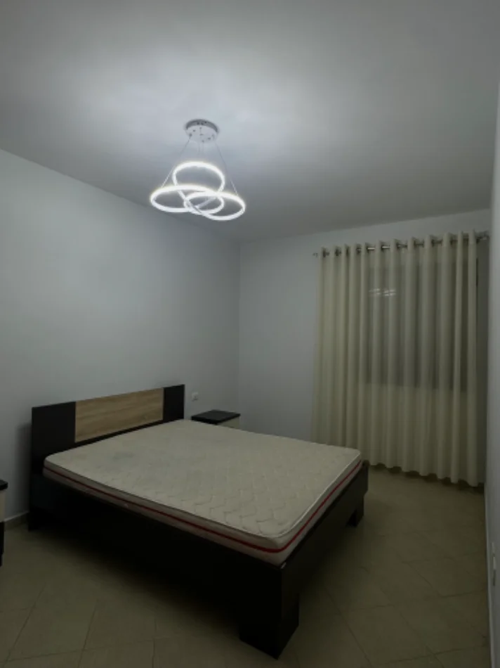 Tirane, jepet me qera apartament 1+1 Kati 3, 70 m² 520 € (Rruga Bill Klinton)