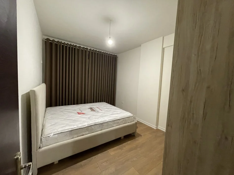 Tirane, jepet me qera apartament 2+1 , 70 m² 450 € (Astir)