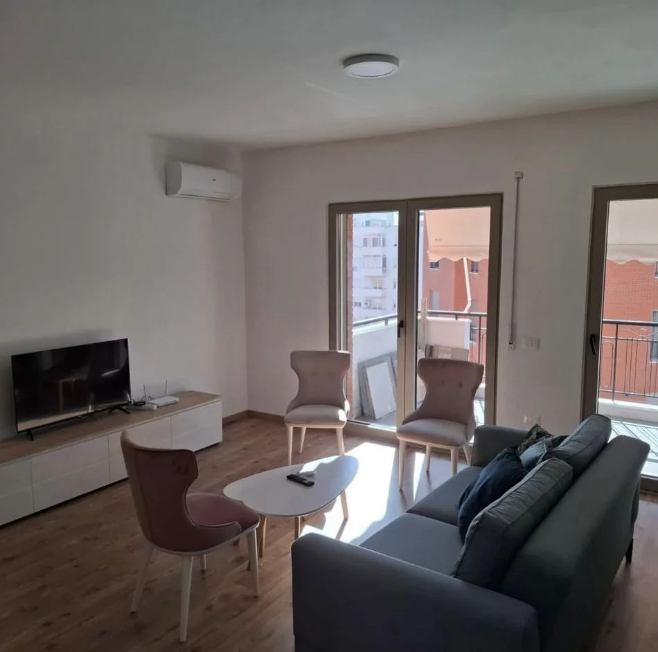 Tirane, jepet me qera apartament Kati 6, 65 m² 600 € 