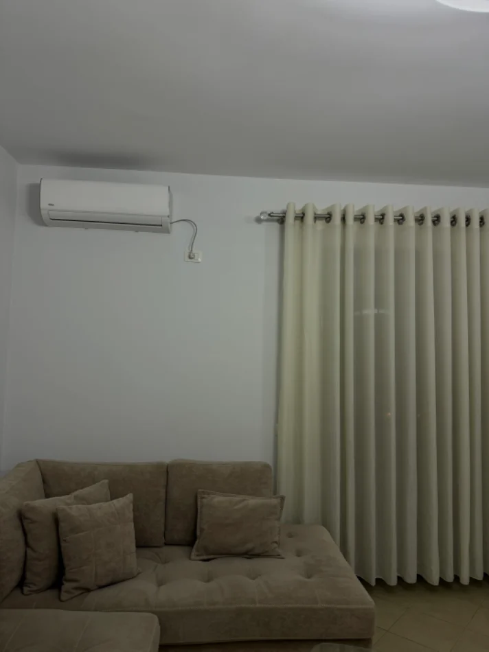 Tirane, jepet me qera apartament 1+1 Kati 3, 70 m² 520 € (Rruga Bill Klinton)