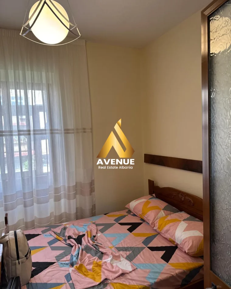 Tirane, jap me qera apartament 1+1 , 50 m² 500 € (Prane universitetit Juridik)