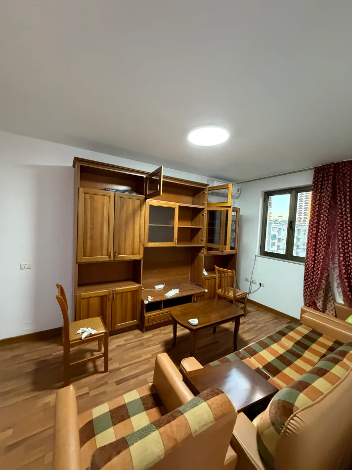 Tirane, jepet me qera apartament 2+1+Ballkon Kati 5, 70 m² 55.000 € 