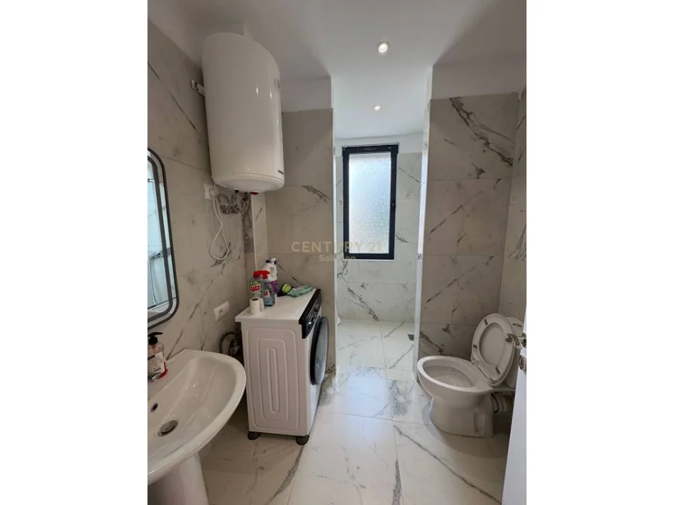 Tirane, jepet me qera apartament 2+1+Ballkon Kati 1, 127 m² 1.000 € 