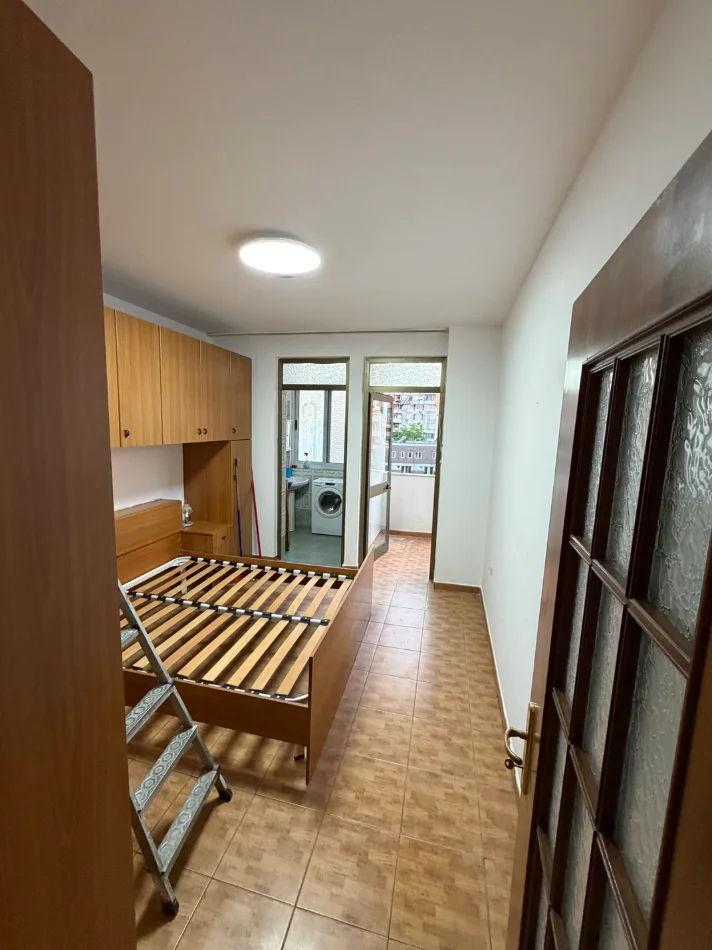 Tirane, jepet me qera apartament 2+1+Ballkon Kati 5, 70 m² 55.000 € 