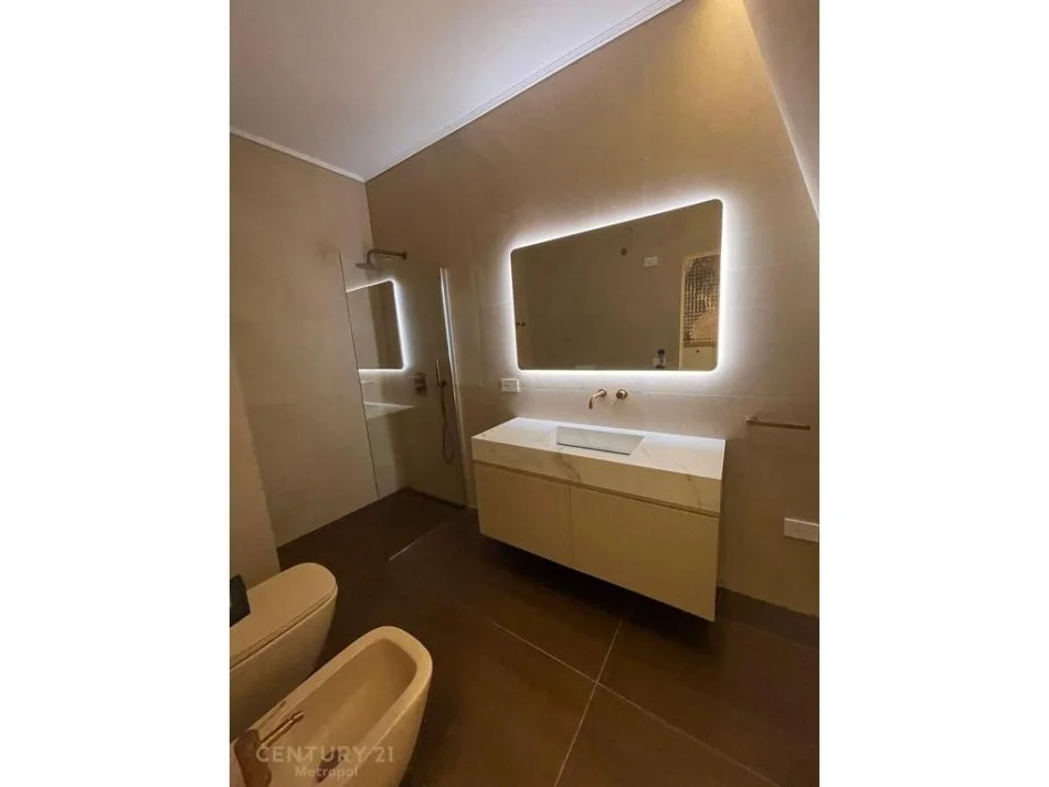 Tirane, jepet me qera apartament 2+1 Kati 1, 120 m² 2.200 € 