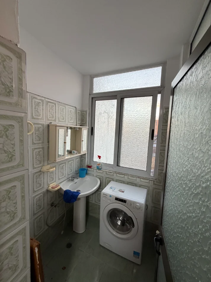 Tirane, jepet me qera apartament 2+1+Ballkon Kati 5, 70 m² 55.000 € 
