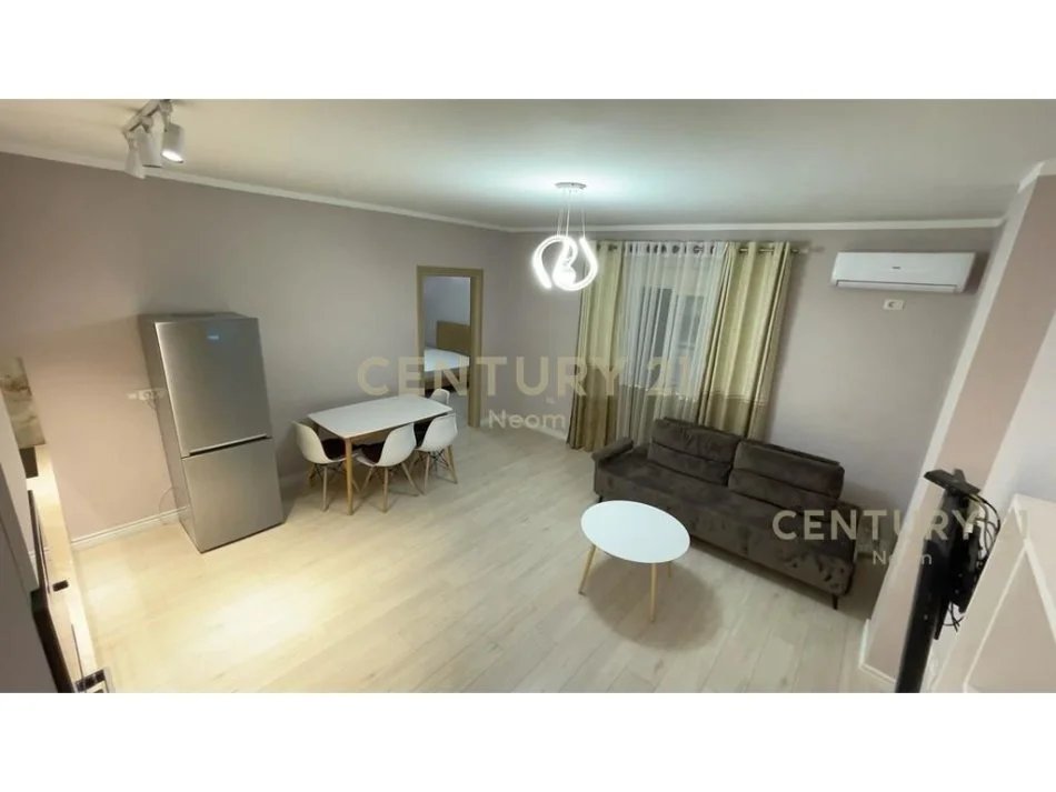 Tirane, jepet me qera apartament 1+1+Ballkon Kati 2, 70 m² 530 € 