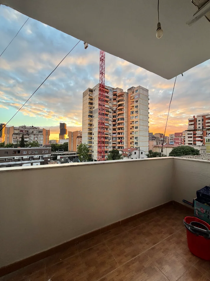 Tirane, jepet me qera apartament 2+1+Ballkon Kati 5, 70 m² 55.000 € 