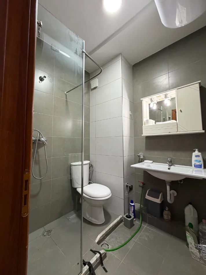 Tirane, jepet me qera apartament 2+1+Ballkon Kati 5, 70 m² 55.000 € 