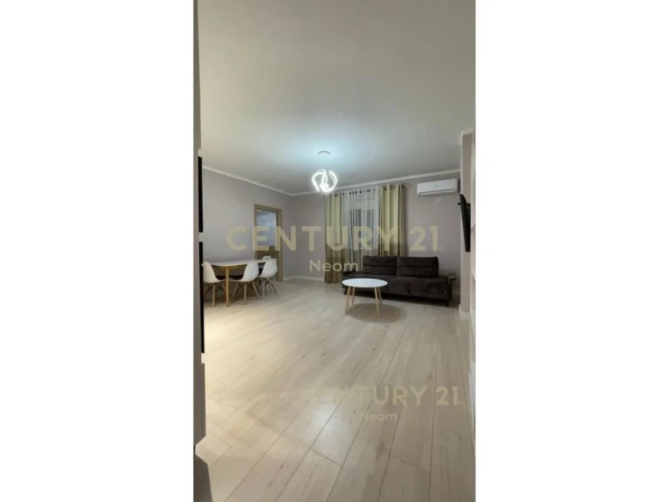 Tirane, jepet me qera apartament 1+1+Ballkon Kati 2, 70 m² 530 € 