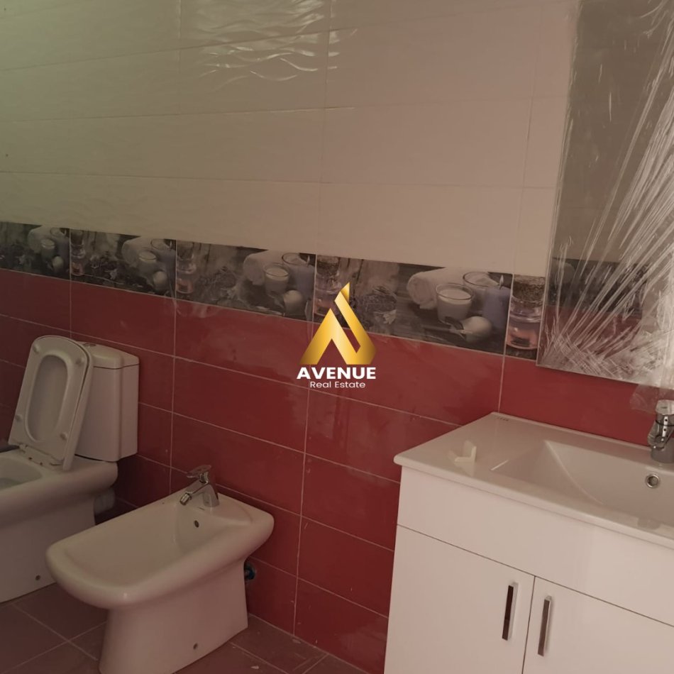 Tirane, shitet apartament duplex 3+1+Ballkon Kati 2, 211 m² 