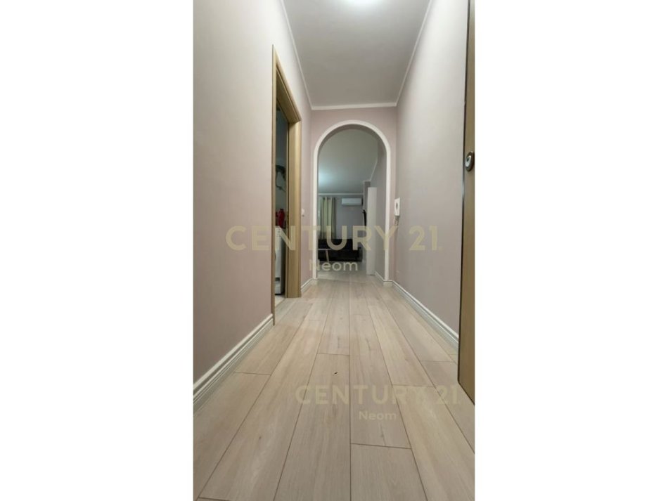 Tirane, jepet me qera apartament 1+1+Ballkon Kati 2, 70 m² 530 € 