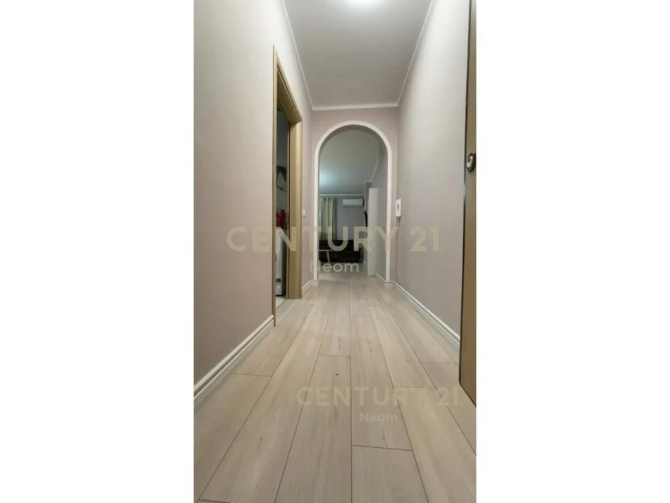 Tirane, jepet me qera apartament 1+1+Ballkon Kati 2, 70 m² 530 € 