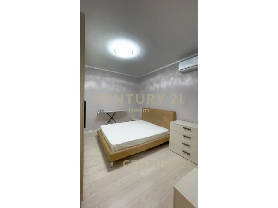 Tirane, jepet me qera apartament 1+1+Ballkon Kati 2, 70 m² 530 € 