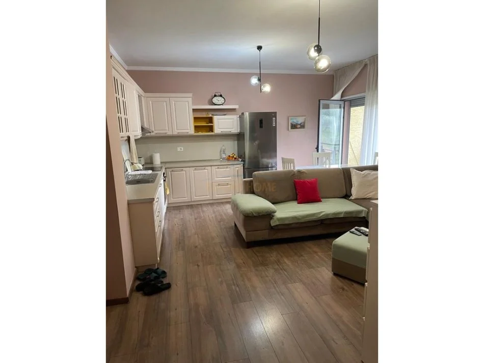 Tirane, jepet me qera apartament Kati 2, 63 m² 650 € 
