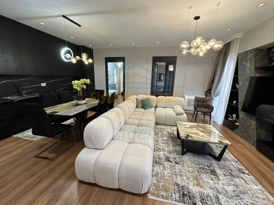 Tirane, jepet me qera apartament Kati 15, 146 m² 2.800 €