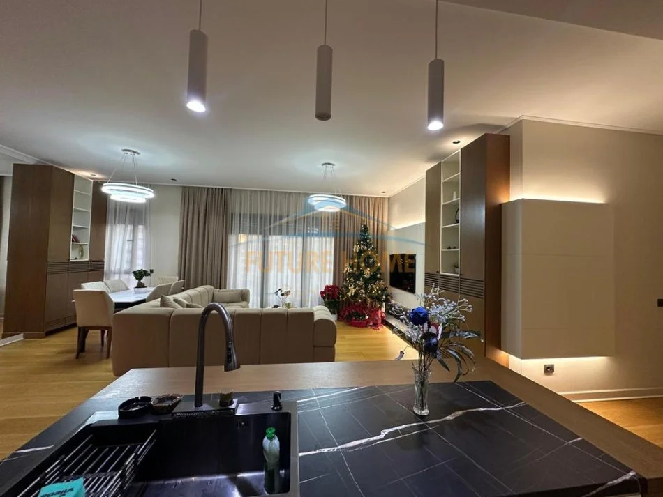 Tirane, shitet apartament Kati 4, 155 m² 665.000 €