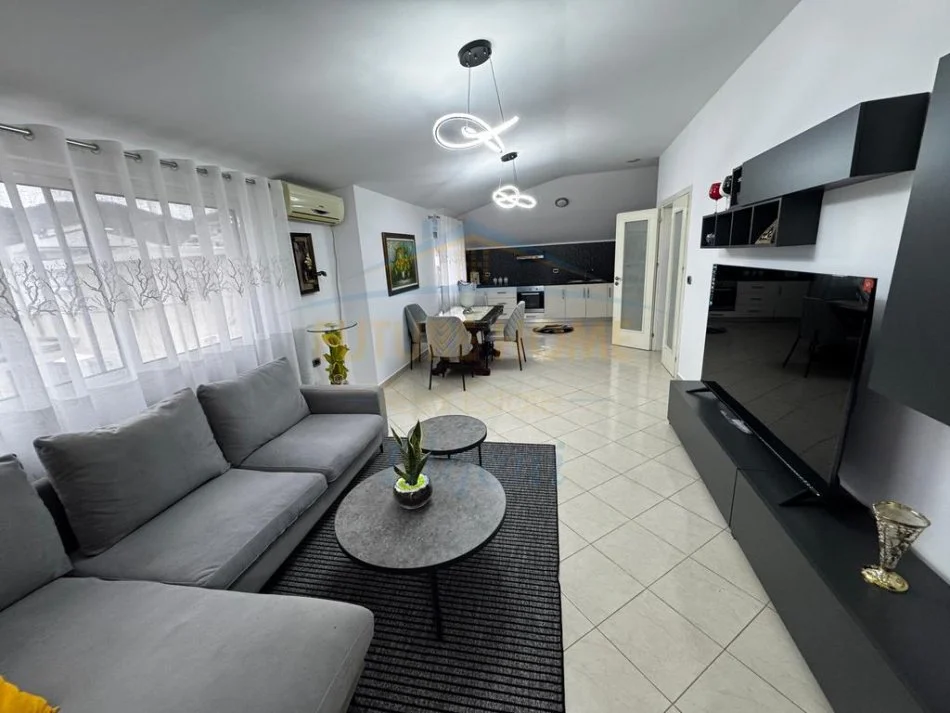 Tirane, jepet me qera apartament Kati 5, 125 m² 750 €