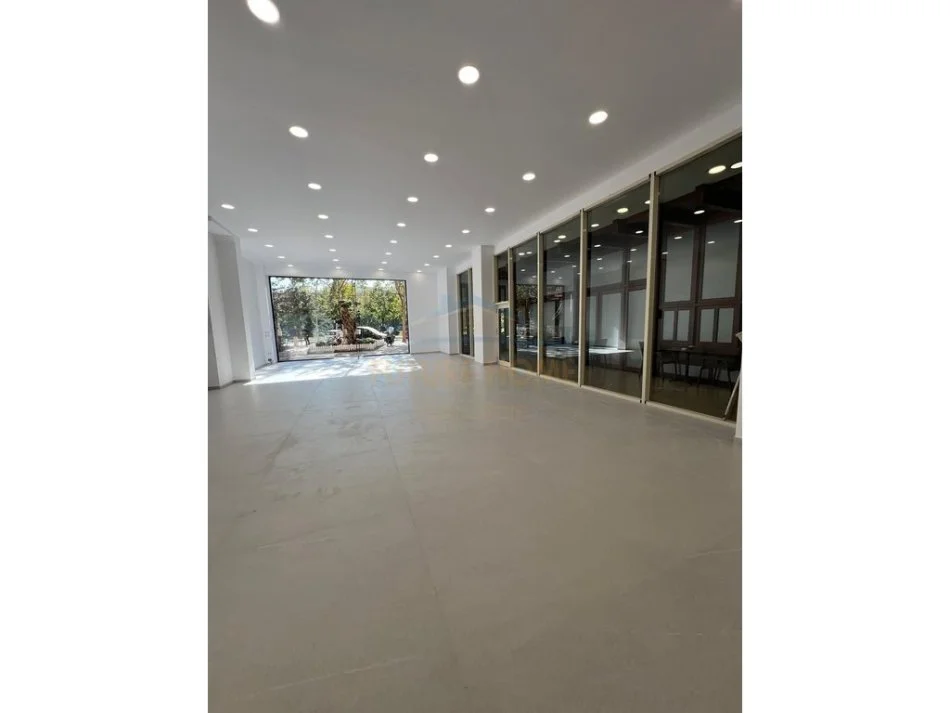 Tirane, shitet Kati 0, 167 m² 1.150.000 €