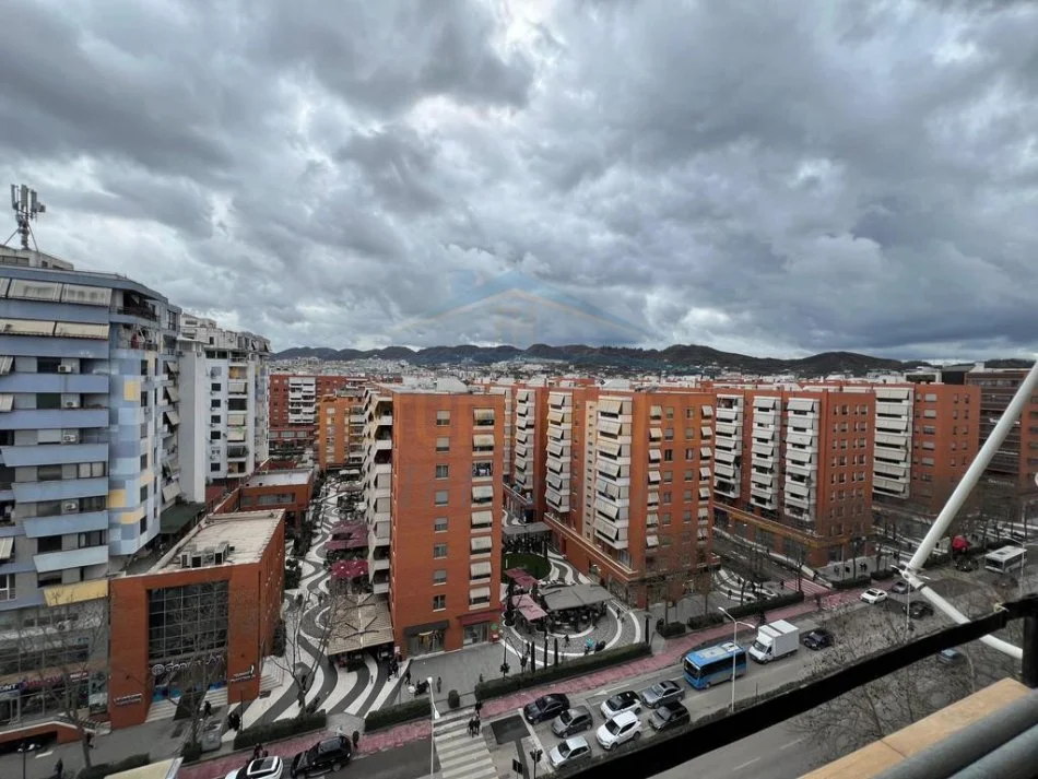 Tirane, jepet me qera apartament Kati 10, 111 m² 700 € 
