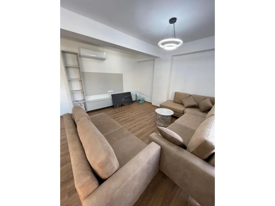 Tirane, jepet me qera apartament Kati 2, 99 m² 800 €