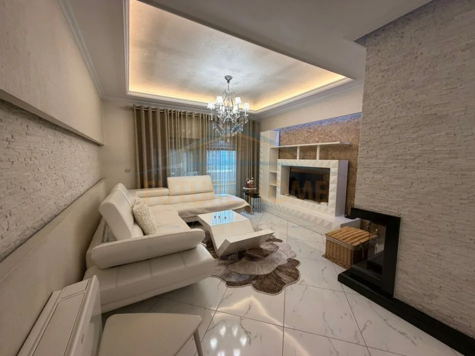 Tirane, jepet me qera apartament Kati 8, 136 m² 800 € 