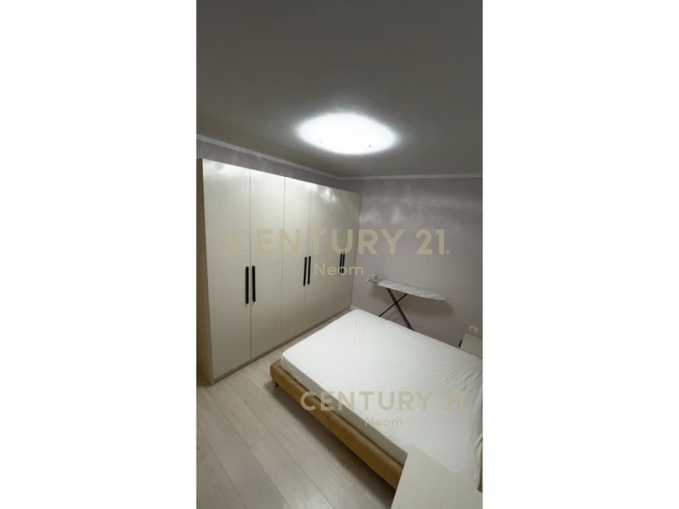 Tirane, jepet me qera apartament 1+1+Ballkon Kati 2, 70 m² 530 € 