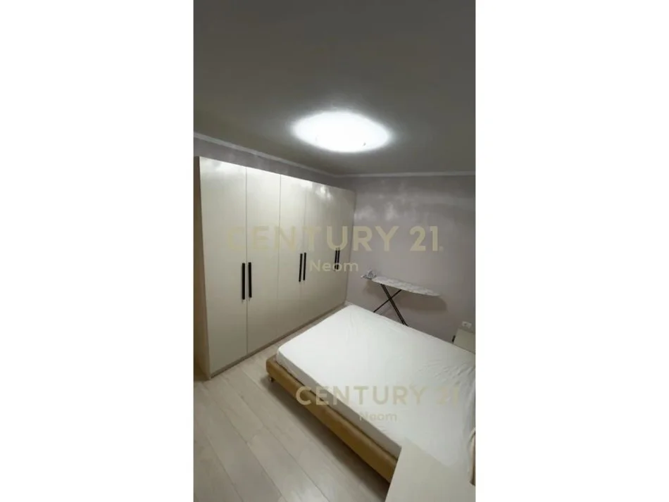 Tirane, jepet me qera apartament 1+1+Ballkon Kati 2, 70 m² 530 € 