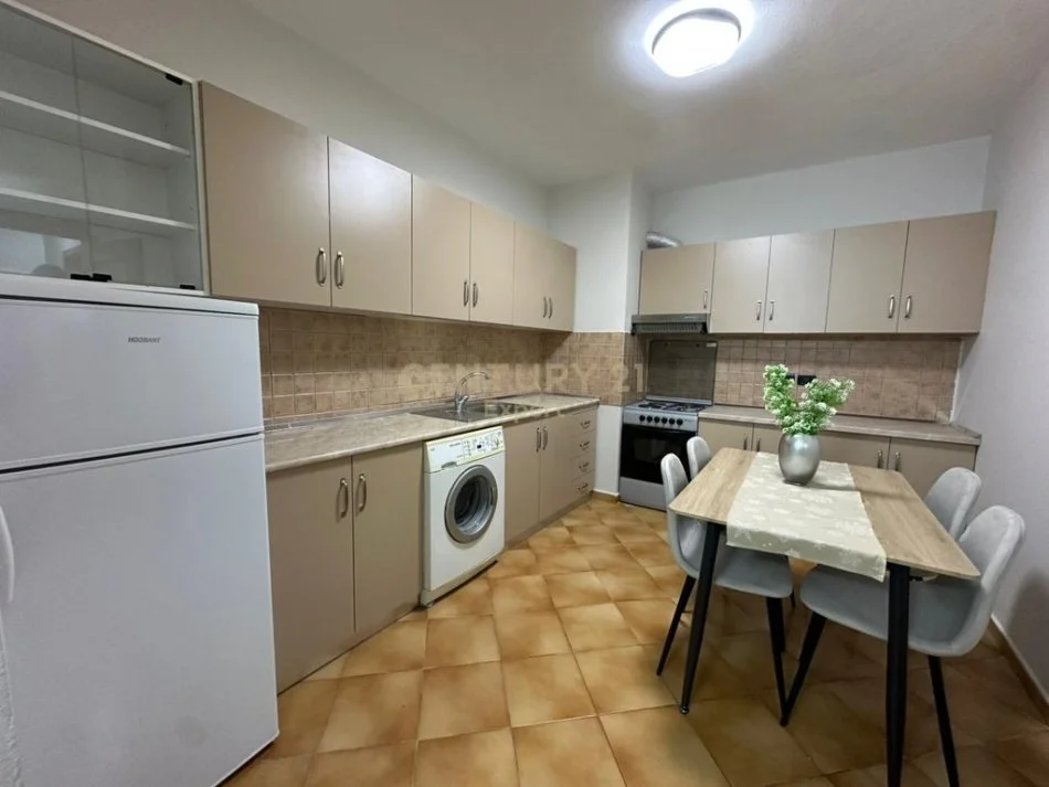 Tirane, jepet me qera apartament 1+1 Kati 4, 72 m² 700 € 